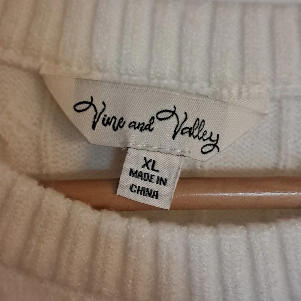 Vine & Valley Cropped Cable Knit Sweater NWOT